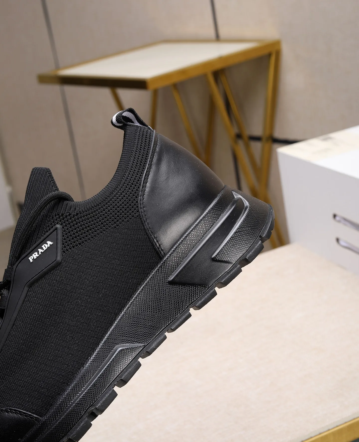 Men's clothing and shoes 💰500 👑👑The latest model of high-quality PRADA men's shoes on the Hong Kong purchasing agency official website has been launched in 1:1 copy, synchronized with Hong Kong counters, and on the same catwalk; all made of breathable fly weave ➕Imported breathable fabrics with cowhide lining, 🍡🍡The original 1:1 non-slip and wear-resistant; comfortable on the feet, attractive style, fine workmanship, and simple and neat shoe trees, showing the courage and toughness of men, 👍 Code number 38 to 45